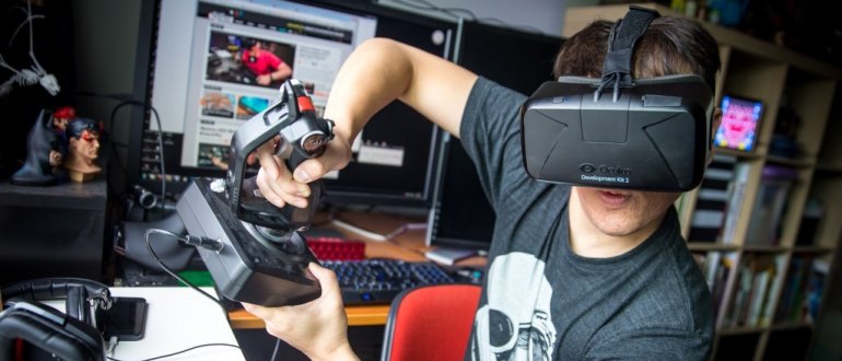 Helma pre virtuálnu realitu spoločnosti Oculus