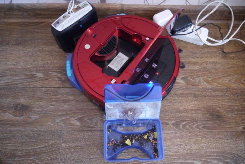 كيفية تنظيف مكنسة كهربائية روبوت في شقة cleverPANDA i5